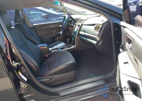 2015 Toyota Camry Se z USA, uszkodzony, nr VIN 4T1BF1FK1FU031079